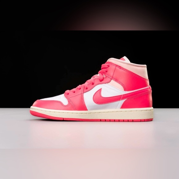 Air Jordan 1 Mid Pink Salt SZ 12 Women Like New - Picture 4 of 9